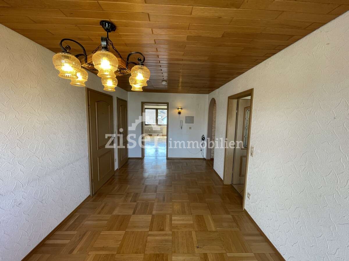 Attraktive, bezugsfreie 4-Zimmer-Wohnung im Obergeschoss!
