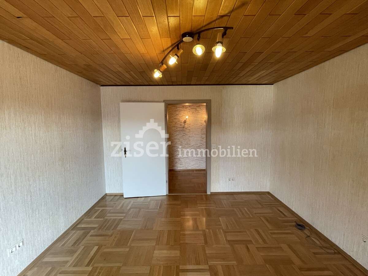 Attraktive, bezugsfreie 4-Zimmer-Wohnung im Obergeschoss!