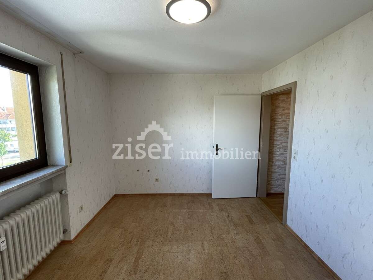 Attraktive, bezugsfreie 4-Zimmer-Wohnung im Obergeschoss!