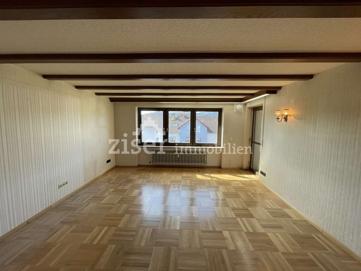 Attraktive, bezugsfreie 4-Zimmer-Wohnung im Obergeschoss!