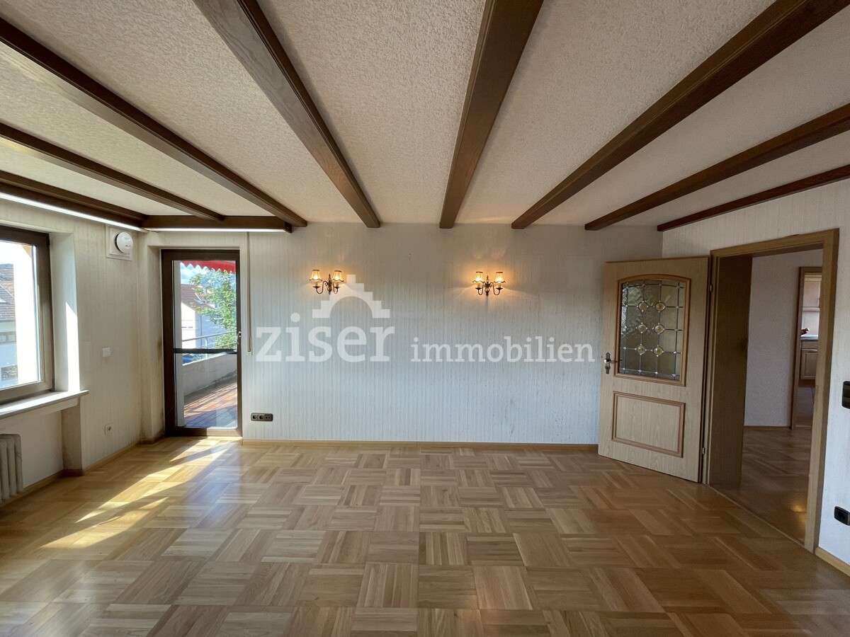 Attraktive, bezugsfreie 4-Zimmer-Wohnung im Obergeschoss!