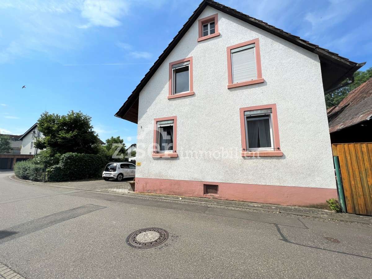 Zweifamilienhaus mit kleinem Innenhof direkt am Mühlbach!